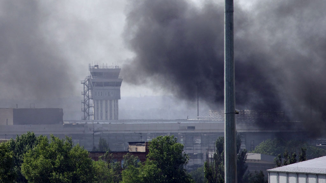La bataille pour le contrôle de l'aéroport de Donetsk a commencé ce lundi après-midi. [Ivan Sekretarev - AP/Keystone]
