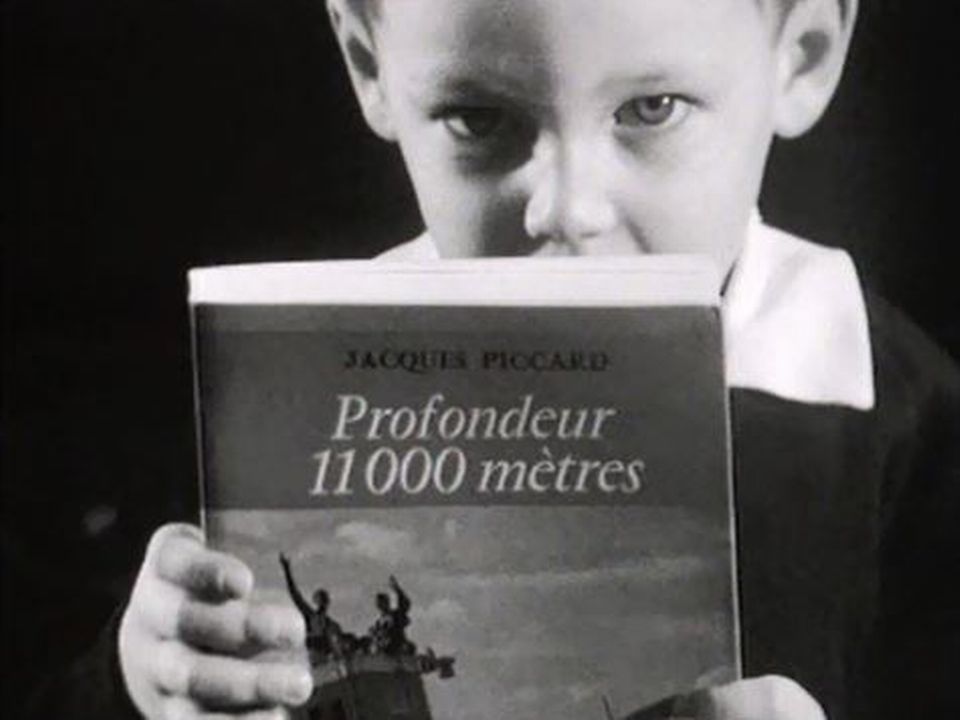 Bertrand Piccard seconde son père dans la présentation de son livre. [RTS]