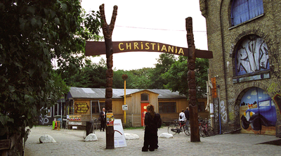 L'entrée de la "ville libre" de Christiania à Copenhague. [Bruno Jargot - CC-BY-SA]
