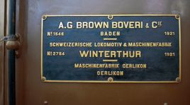 Une ancienne plaque de Brown Boveri et cie dans une locomotive du Musée des transports de Lucerne. [Gaetan Bally - Keystone]