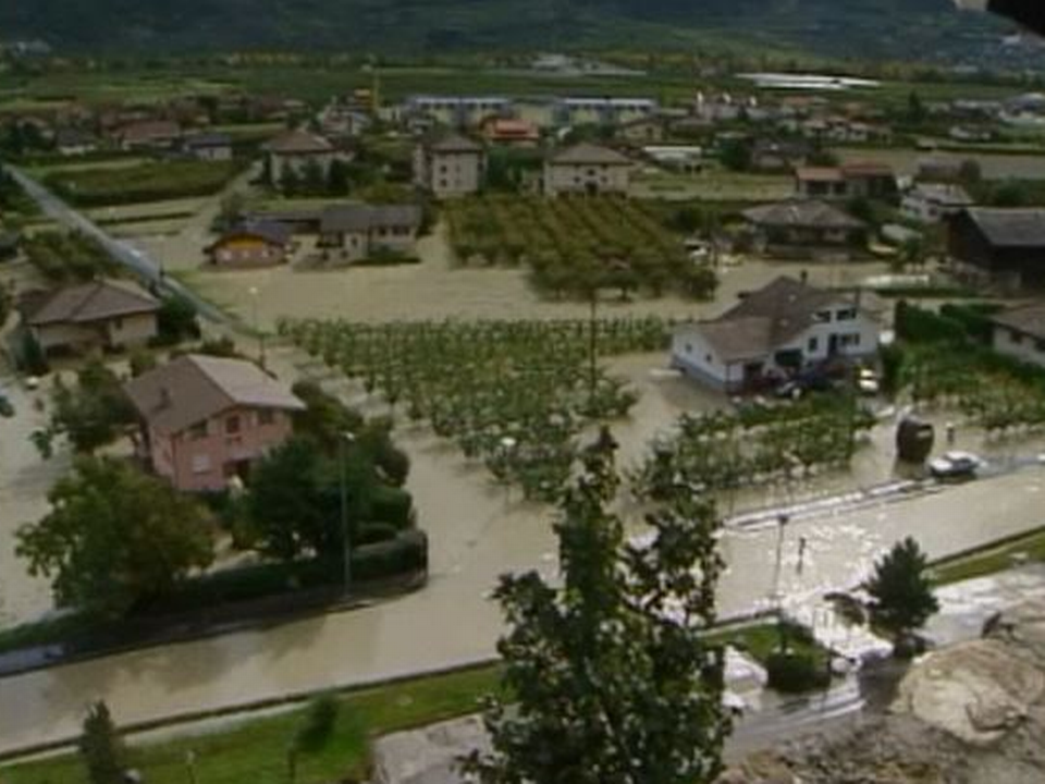 Saillon inondé en 2000. [RTS]
