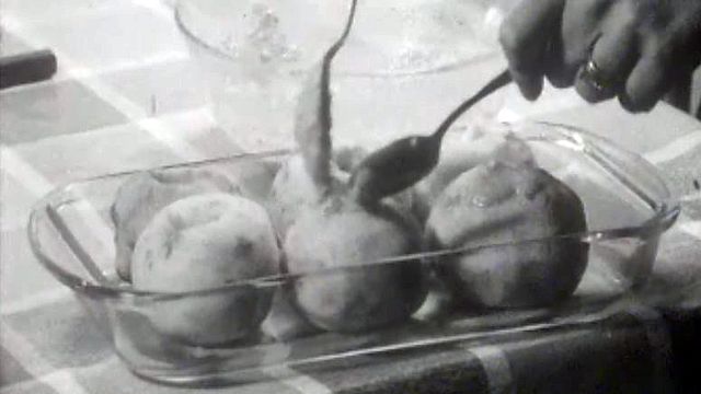 La recette des pommes au four pour inspirer les ménagères. [RTS]