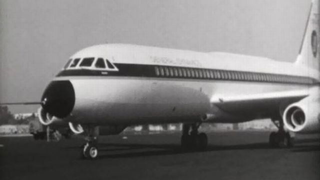 Le décollage du nouvel avion de ligne rare, le Convair 990. [RTS]