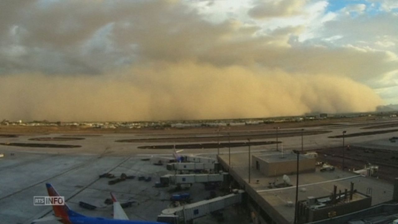 Une immense tempête de poussière balaye Phoenix dans l'Arizona [RTS]