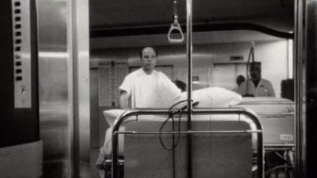 Visite à l'hôpital de Genève en 1970. [RTS]