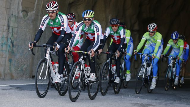 Cancellara (à gauche, au premier plan) à l'entraînement à Ponferrada. [Daniel Ochoa de Olza - AP Photo/Keystone]