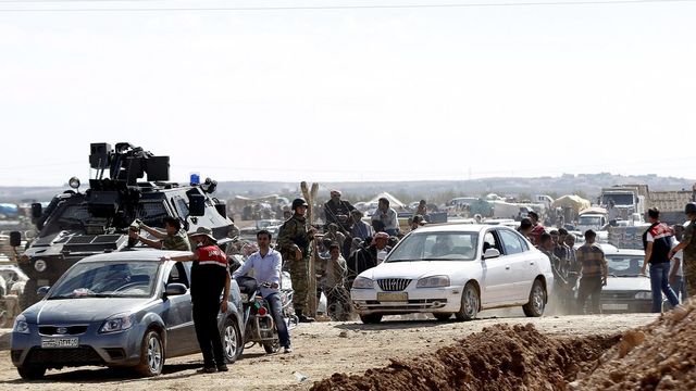 Ces derniers jours, des dizaines de milliers de Kurdes ont vers la Turquie face à l'avancée de l'Etat islamique dans le nord de la Syrie. [EPA/Sedat Suna - Keystone]