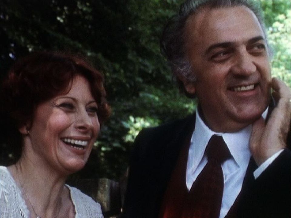 Federico Fellini et Magali Noël en 1976. [RTS]