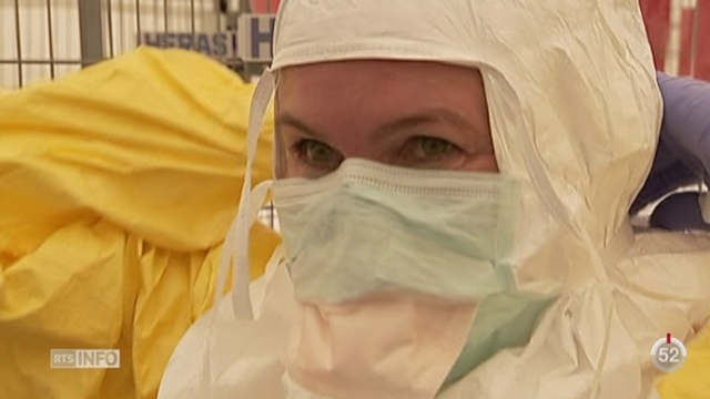 Epidémie d'Ebola: médecin sans frontières entraine ses collaborateurs aux gestes qui sauvent [RTS]