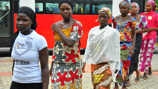Des jeunes filles parmi ayant réussi à échapper aux ravisseurs de Boko Haram, en juillet 2014. [Stringer]
