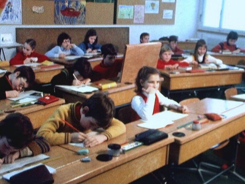 Apprendre l'allemand ou l'anglais à l'école en 1973. [RTS]