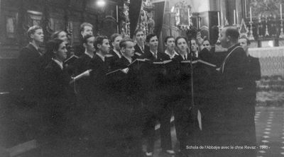 Schola de l'Abbaye de Saint Maurice avec le chanoine Revaz 1940 [Archives de l'Abbaye de Saint-Maurice]