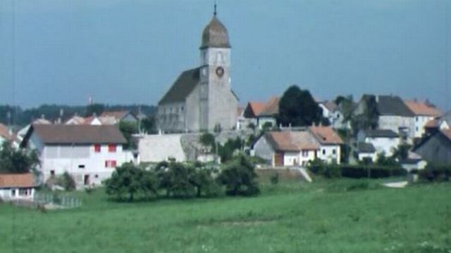 Bonfol se situe au point de rencontre entre l'Alsace et l'Ajoie. [RTS]