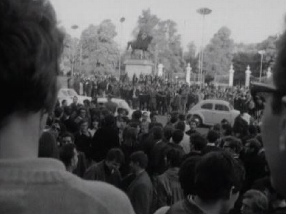 Mai 68 à Genève, rassemblement sur la place Neuve. [RTS]