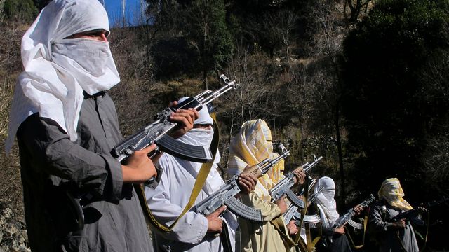 Des talibans pakistanais, photographiés en 2011. [AP Photo/Ishtiaq Mahsud - Keystone]