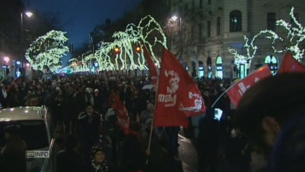 Près de 10'000 manifestants contre Victor Orban en Hongrie [RTS]