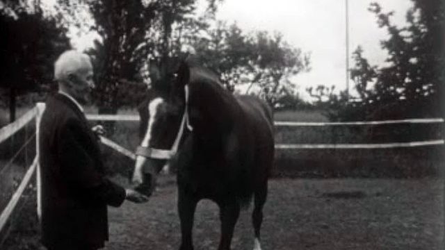 Henri Guisan, cavalier émérite qui a toujours aimé les chevaux.
