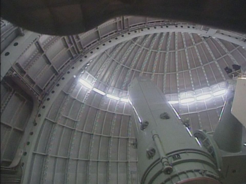 A l'intérieur d'un observatoire astronomique celui de St-Michel en Haute-Provence en 1996. [RTS]