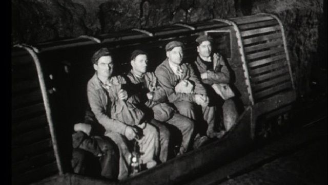 Mineurs dans la saline de Bex en 1963. [RTS]