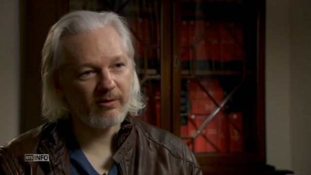 Julian Assange craint "la mort ou la mise au secret" aux USA [RTS]