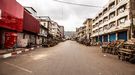 Une rue déserte à Freetown, capitale du Sierra Leone, après le début du confinement. [Michael Duff - Keystone]