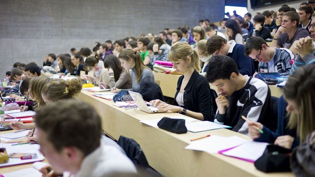 L'Union des étudiants de Suisse aura de la peine à se frayer un chemin pour promouvoir l'harmonisation des bourses d'études. [Martin Rütschi - Keystone]