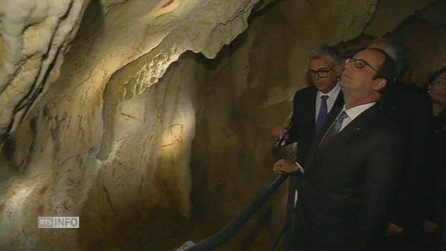 Francois Hollande visite la copie de la grotte Chauvet [RTS]