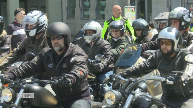 Deux mille motards réunis à Fribourg pour célébrer la Madone des Centaures. [RTS]
