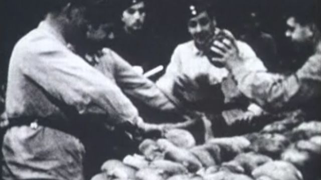 Les boulangers militaires à Lausanne durant la deuxième guerre. [TSR]