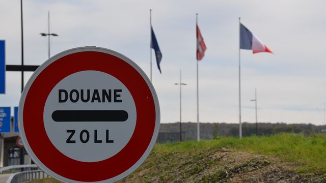 Le Jura dit non à l'imposition à la source des frontaliers. [Gaël Klein - RTS]