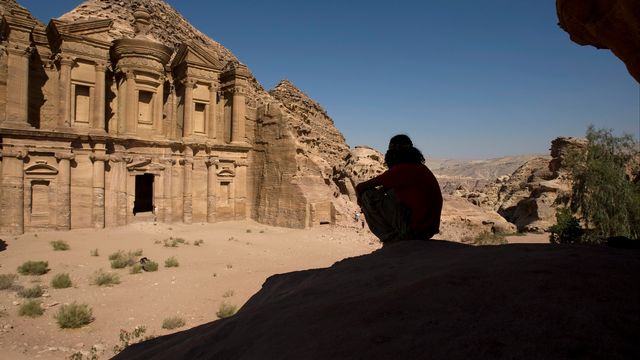 Un Bédouin devant le site de Petra [Steve Crisp - Reuters]