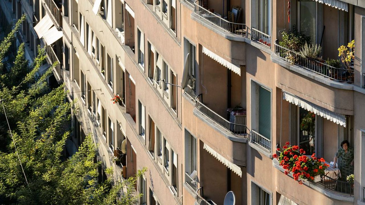 Réunie en assemblée générale à Berne samedi matin, l'ASLOCA a adopté un projet d'initiative populaire pour davantage de logements à loyers modérés. [Laurent Gillieron]