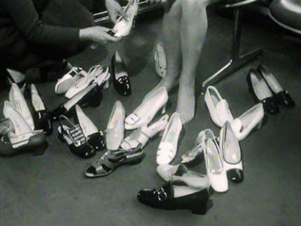 Dans un magasin de chaussures en 1969. [RTS]