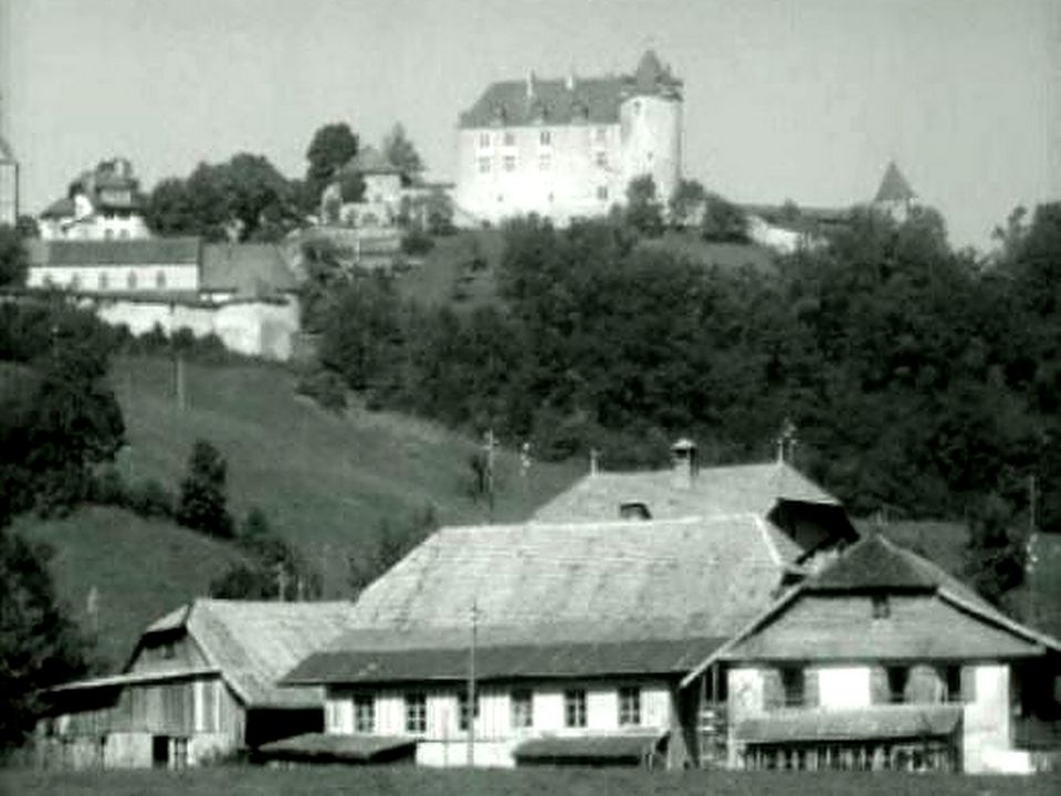 Le château de Gruyère en 1964. [RTS]