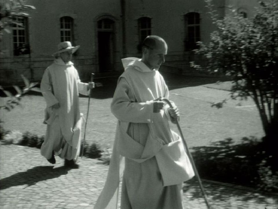 Moines du couvent de la Valsainte partant en promenade, 1964. [RTS]