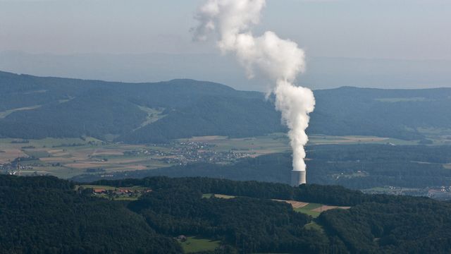 Un léger incident lundi soir à la centrale nucléaire de Gösgen a induit une libération de vapeur d'eau plutôt bruyante. [Alessandro Della Bella - Keystone]