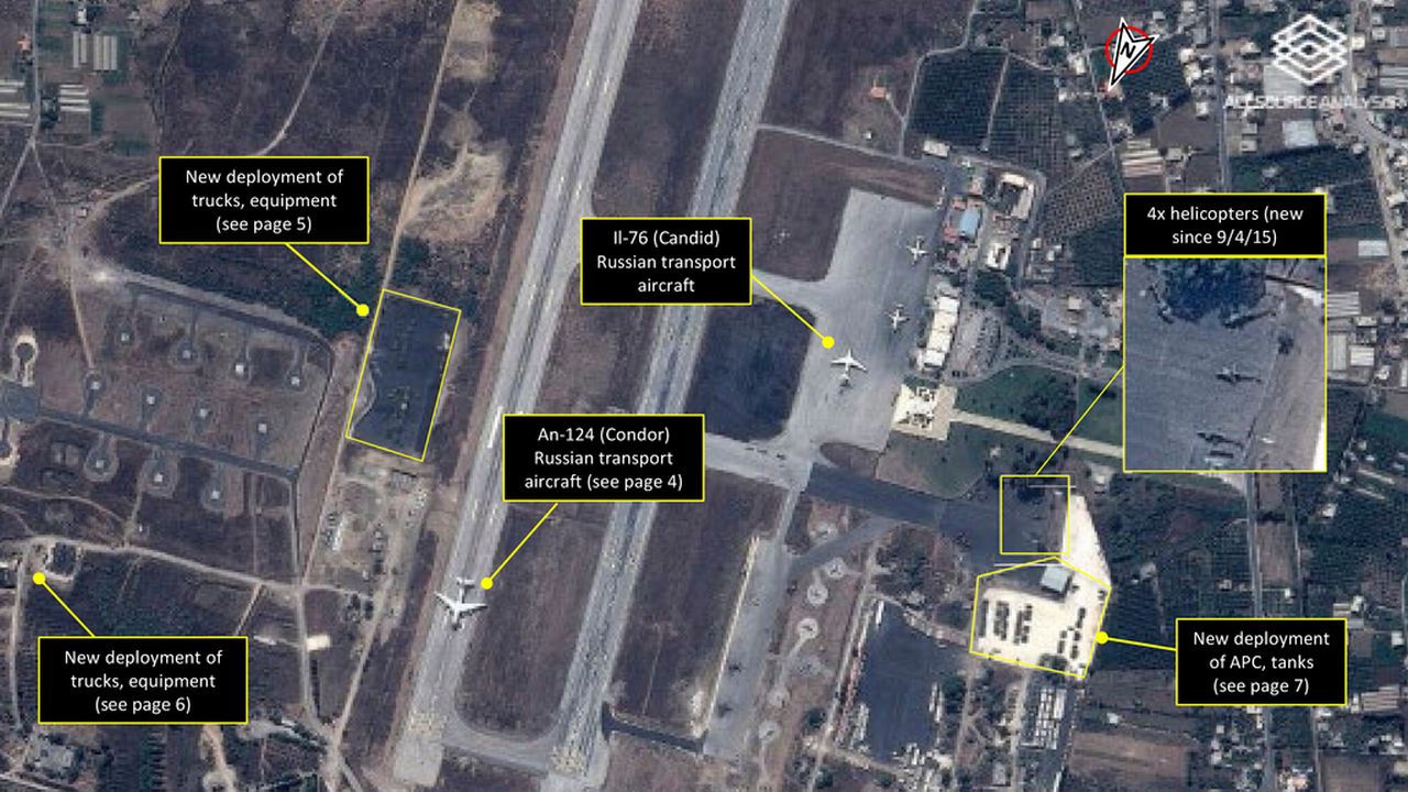 Une image satellite montre le déploiement de troupes russes dans la province de Lattaquié. [Keystone/GeoNorth, AllSource Analysis, Airbus via AP]