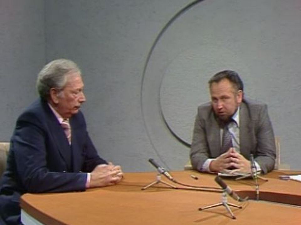 Un duo d'experts du football Jean-Jacques Tillmann et Max Marquis en 1977. [RTS]