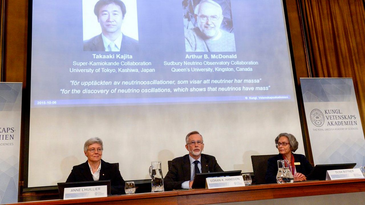 L'annonce du prix Nobel de physique à Stockholm, un prix décerné cette année au Japonais Takaaki Kajita et au Canadien Arthur McDonald. [EPA/Fredrik Sandberg - Keystone]