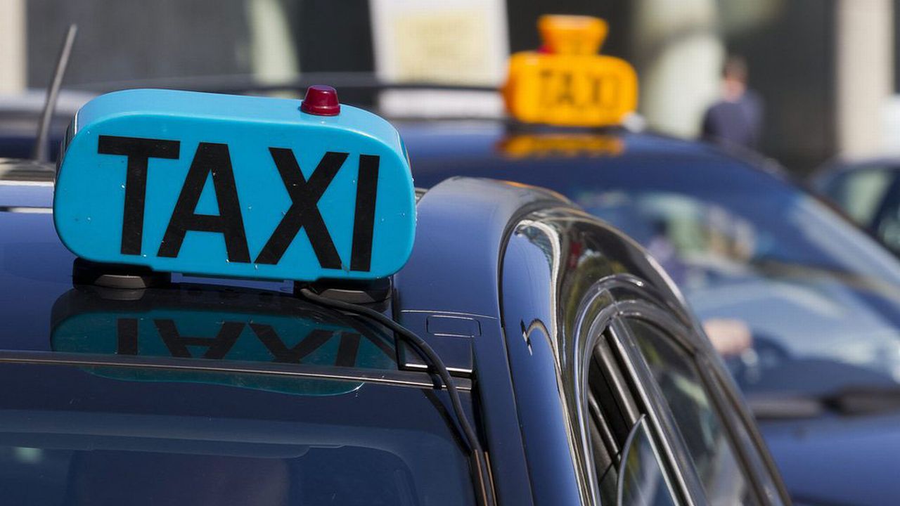 Les chauffeurs de taxis traditionnels montent à nouveau au front contre Uber. [Salvatore Di Nolfi - Keystone]