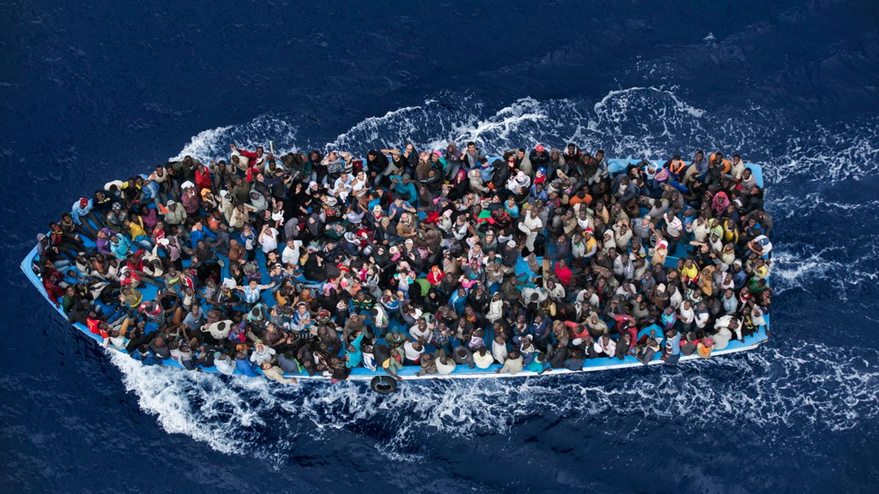 Un nombre record de 137'000 migrants ont traversé la Méditerranée au cours du premier semestre 2015. [Massimo Sestini - Keystone]