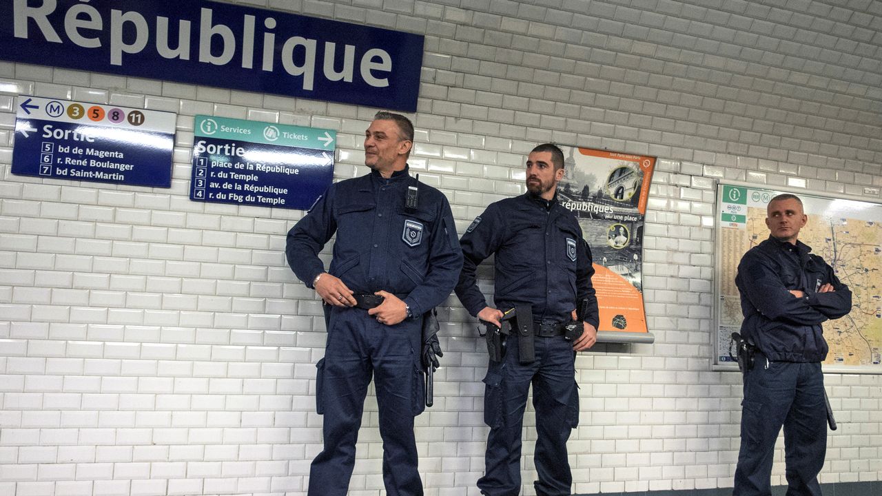 Les alertes se multiplient à Paris depuis les attentats, l'une d'entre elles mardi à la station de métro République. [Vladimir Pesnya - RIA Novosti/AFP]