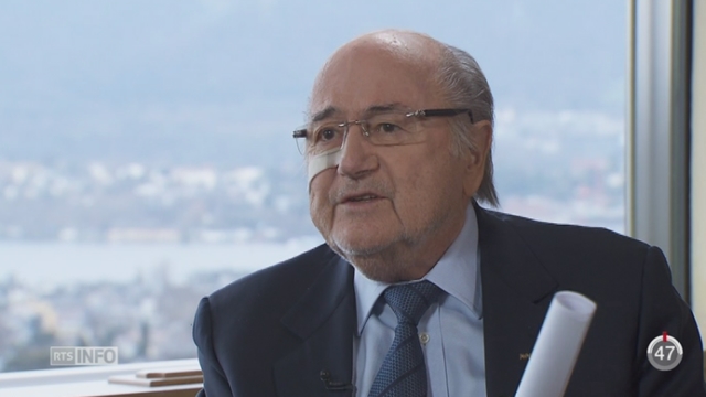 Michel Platini et Sepp Blatter sont suspendus pour huit ans [RTS]