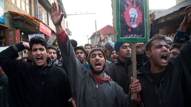 Des manifestations de protestation se sont tenues jusque dans le Cachemire indien. [AP Photo/Dar Yasin - Keystone]