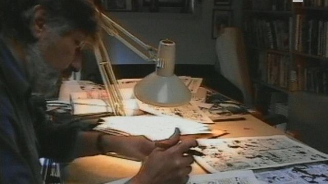 Le dessinateur de bande dessinée Jacques Tardi prépare un album de Nestor Burma en 1995. [RTS]