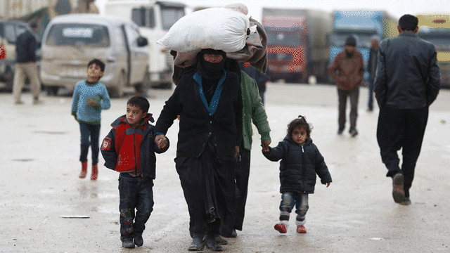 Les réfugiés fuient la ville d'Alep. [Osman Orsal - Reuters]