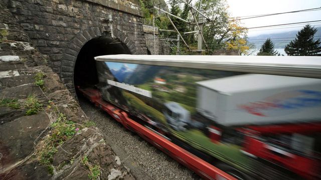 Le tunnel ferroviaire de base du Gothard augmentera notablement les capacités de transport des marchandises par le rail. [Urs Flüeler - Keystone]