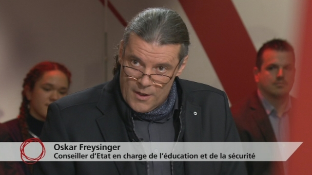 Oskar Freysinger, conseiller d'Etat (VS): "On sortira de Schengen s'il le faut !" [RTS]