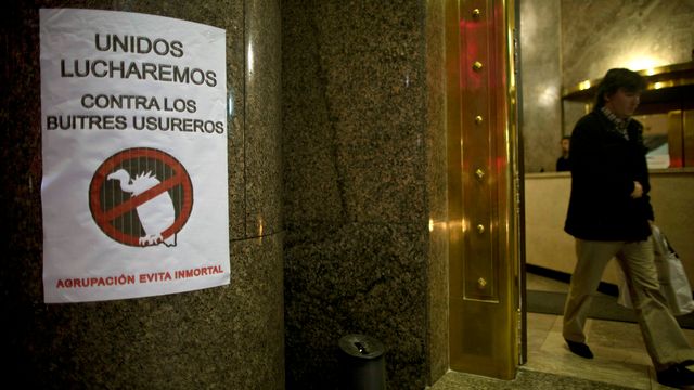 L'Argentine a jusqu'à mercredi pour commencer à rembourser les fonds "vautours" [Natacha Pisarenko - AP Photo]