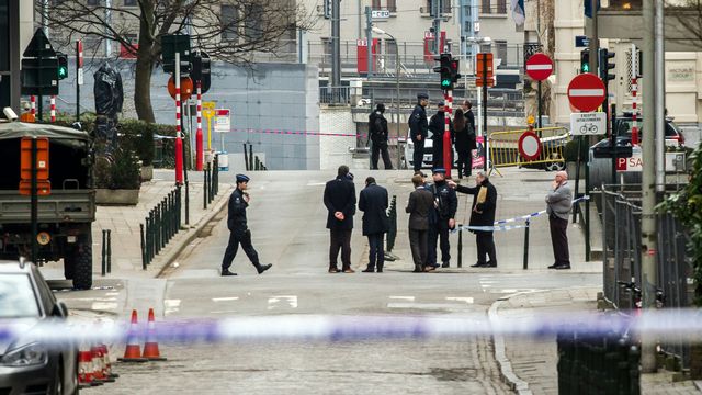 La police belge a fermé l'accès aux rues à proximité de la station de métro de Maelbeek à Bruxelles après une explosion. [Philippe Huguen - AFP]
